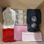 Używane sortowane dodatki jesień-zima 20 kg - mix czapki, szaliki, rękawiczki - obrazek 5